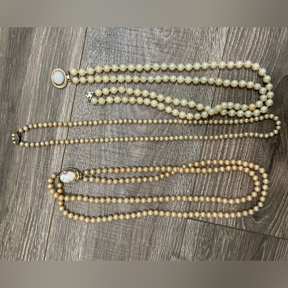 Elegant Pearl Necklace Set